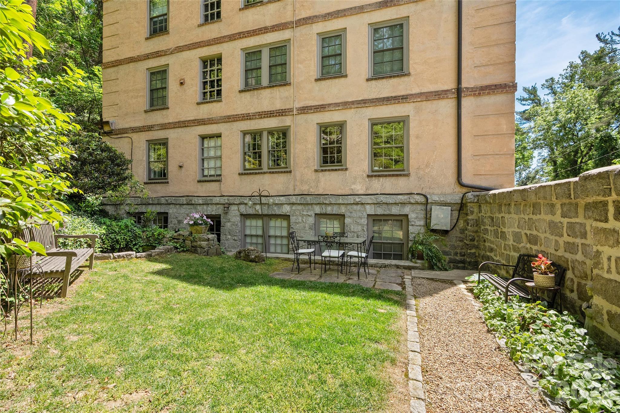 Longchamps Condos - Residential