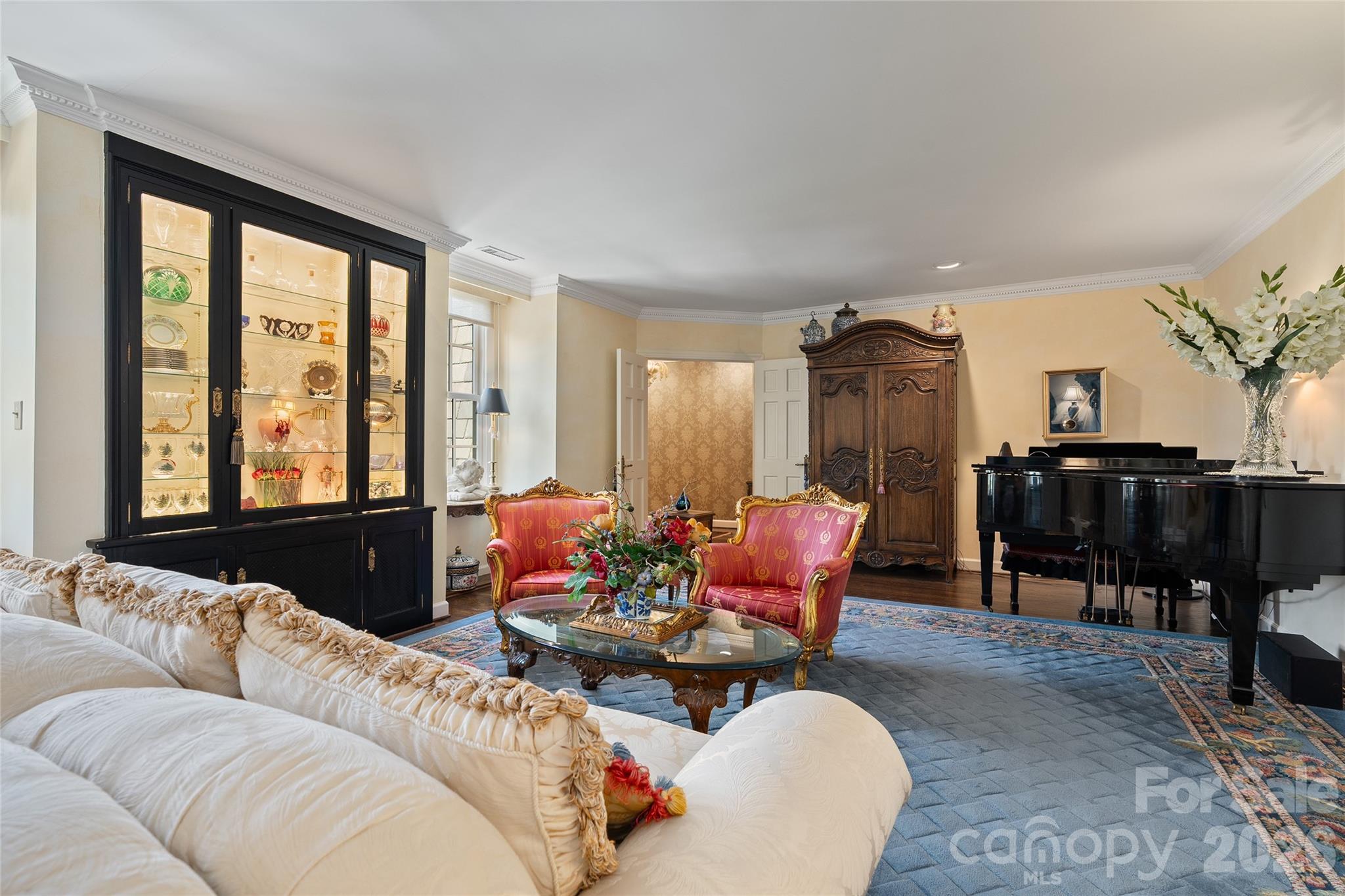Longchamps Condos - Residential