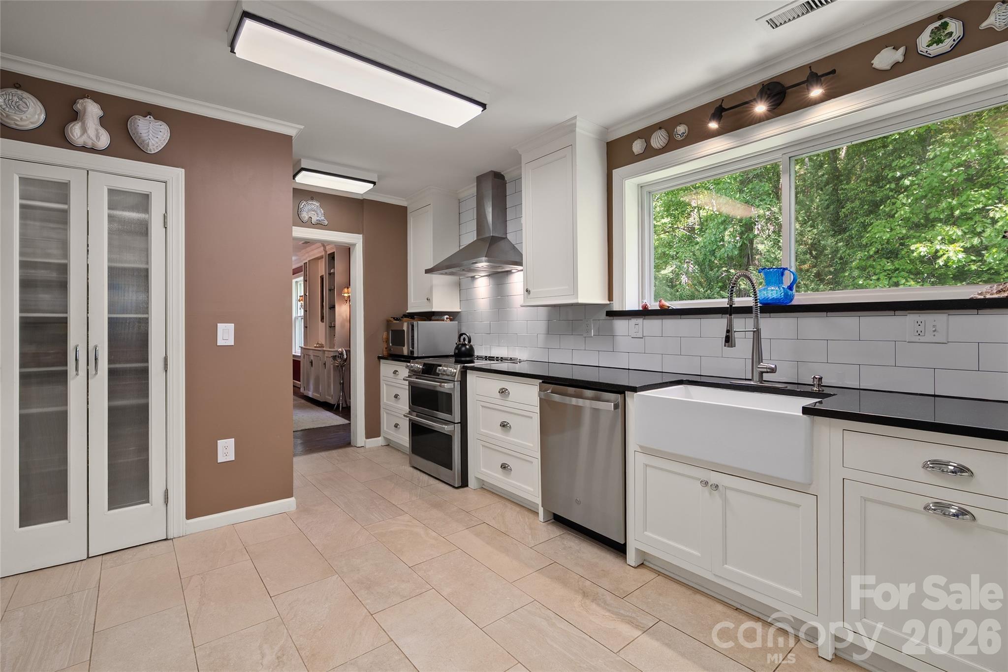 Longchamps Condos - Residential