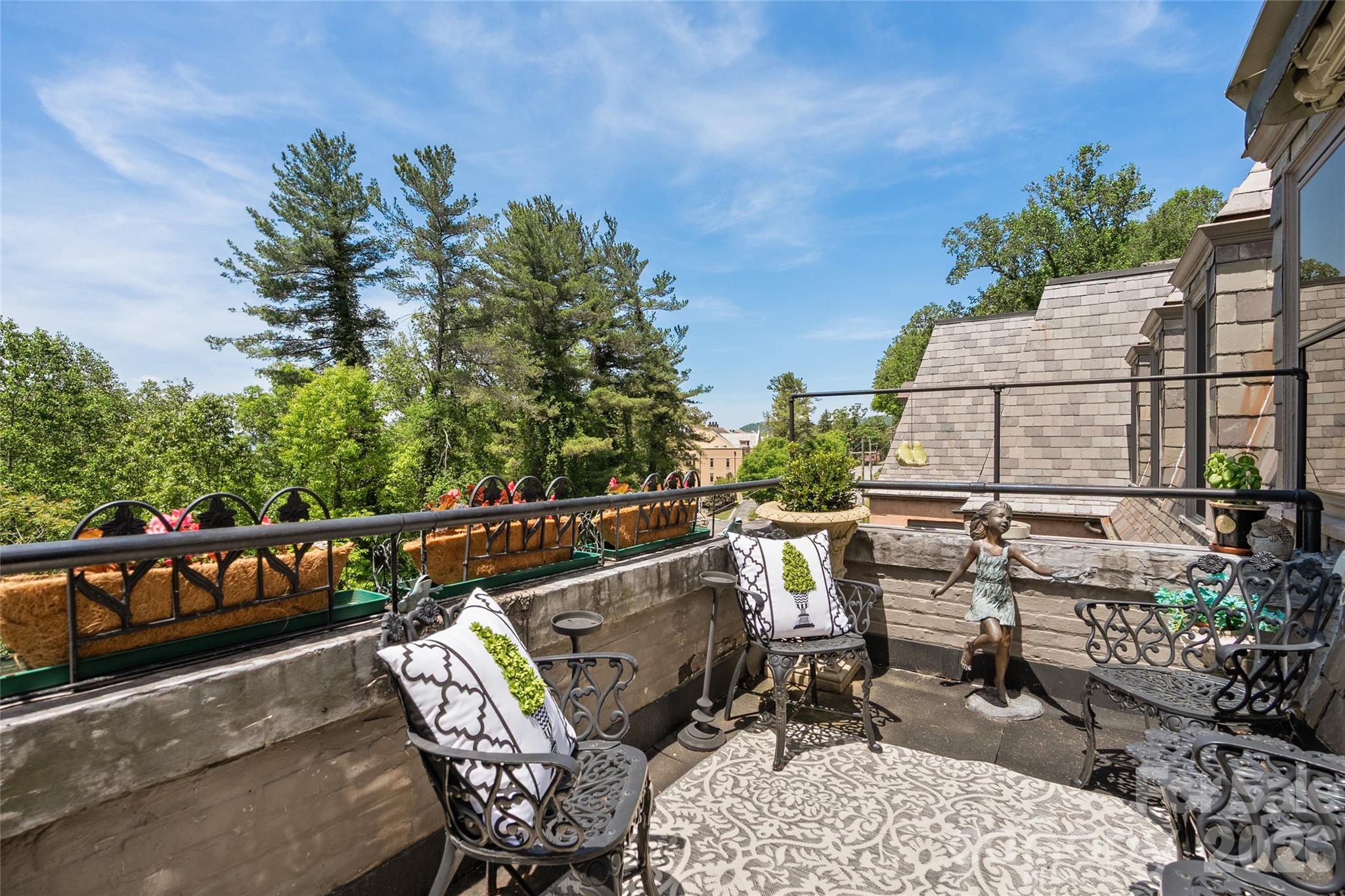 Longchamps Condos - Residential