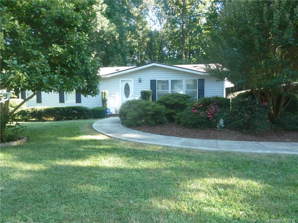 Great move in ready home in Southwoods.  This home sits on a beautiful landscaped lot with a great rocking chair back porch,  It also has a shed for storage.   Convenient to Lake Wylie, Charlotte and Airport.   Low York County taxes.  Clover Schools.  Community Well & Sewer $57.00 month.