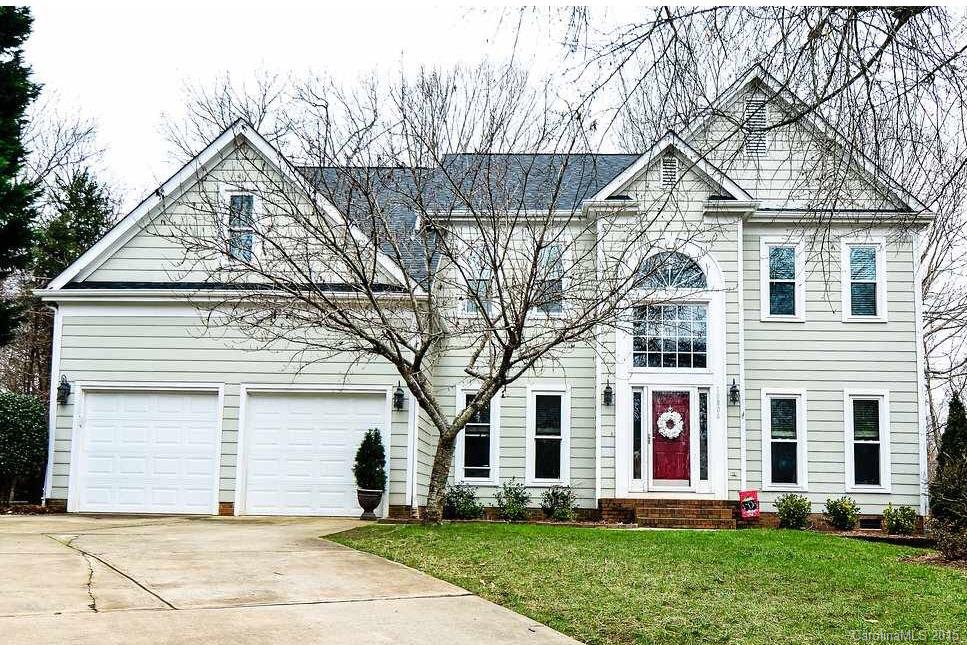 Gorgeous home in desired community. Remodeled kitchen including granite countertops and custom cabinetry, gas range, custom backsplash, hardwood floors, extended back deck perfect for entertaining, fenced yard for privacy, large flat yard. This home is a MUST SEE!!

Disclosure: Retaining wall on side of property must be re-done per the HOA. Seller will allot a monetary allowance to new buyer for repairs to the wall per quotes obtained.