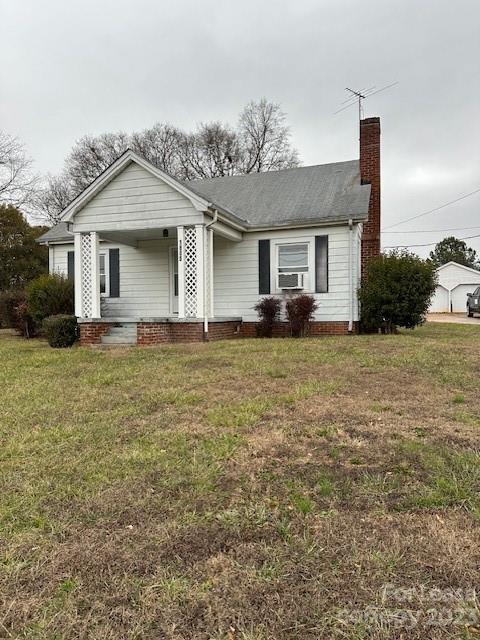 NICE RENTAL AVAILABLE IMMEDIATELY primary bedroom is located on main level