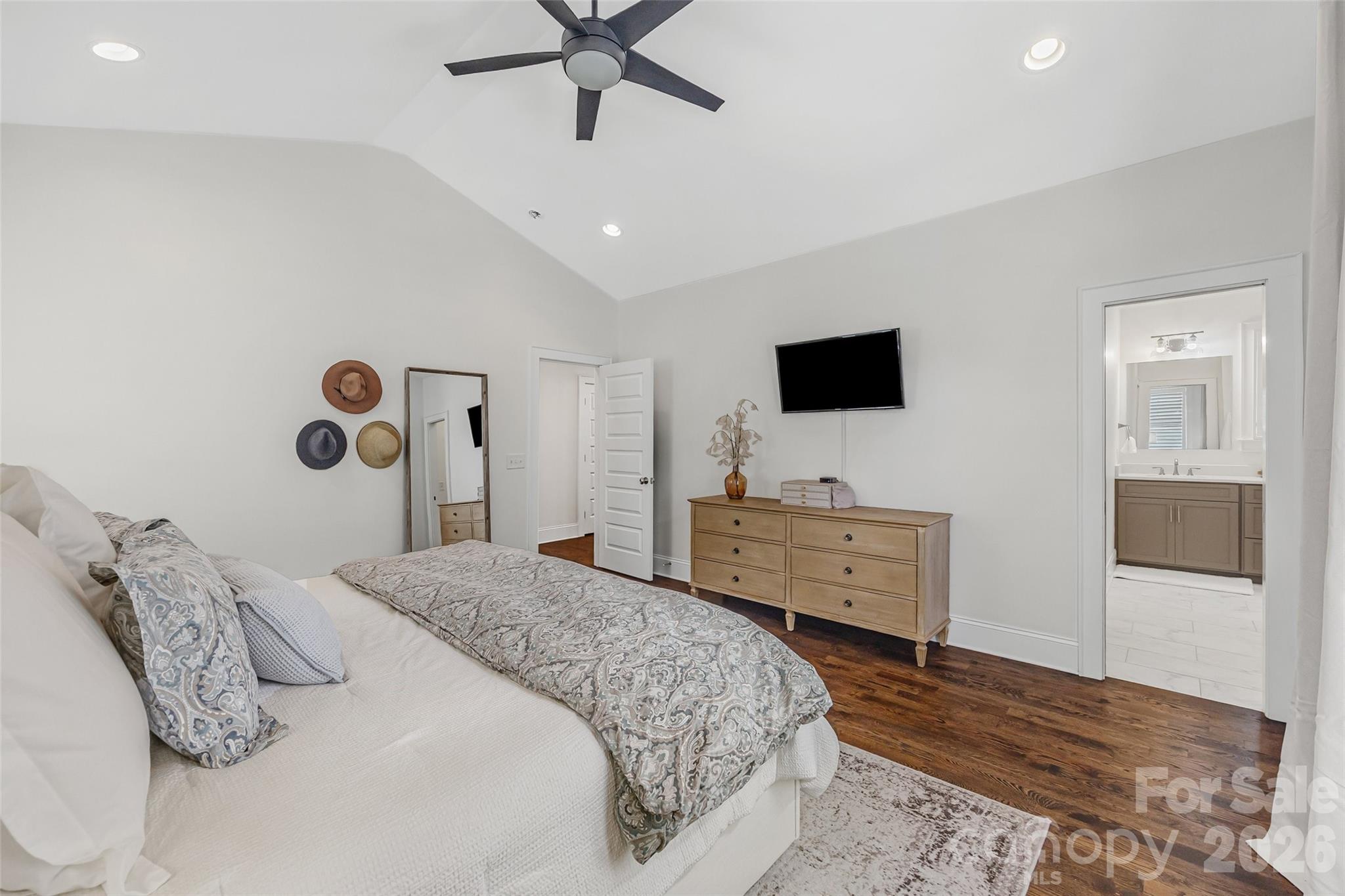 The Oaks at Midwood - Residential