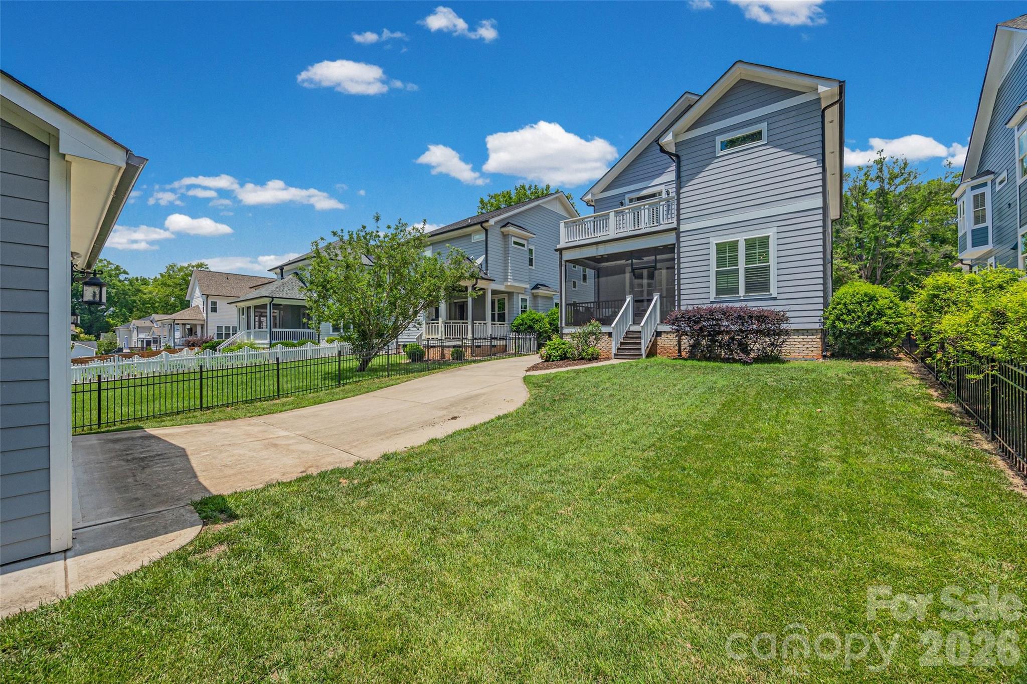 The Oaks at Midwood - Residential