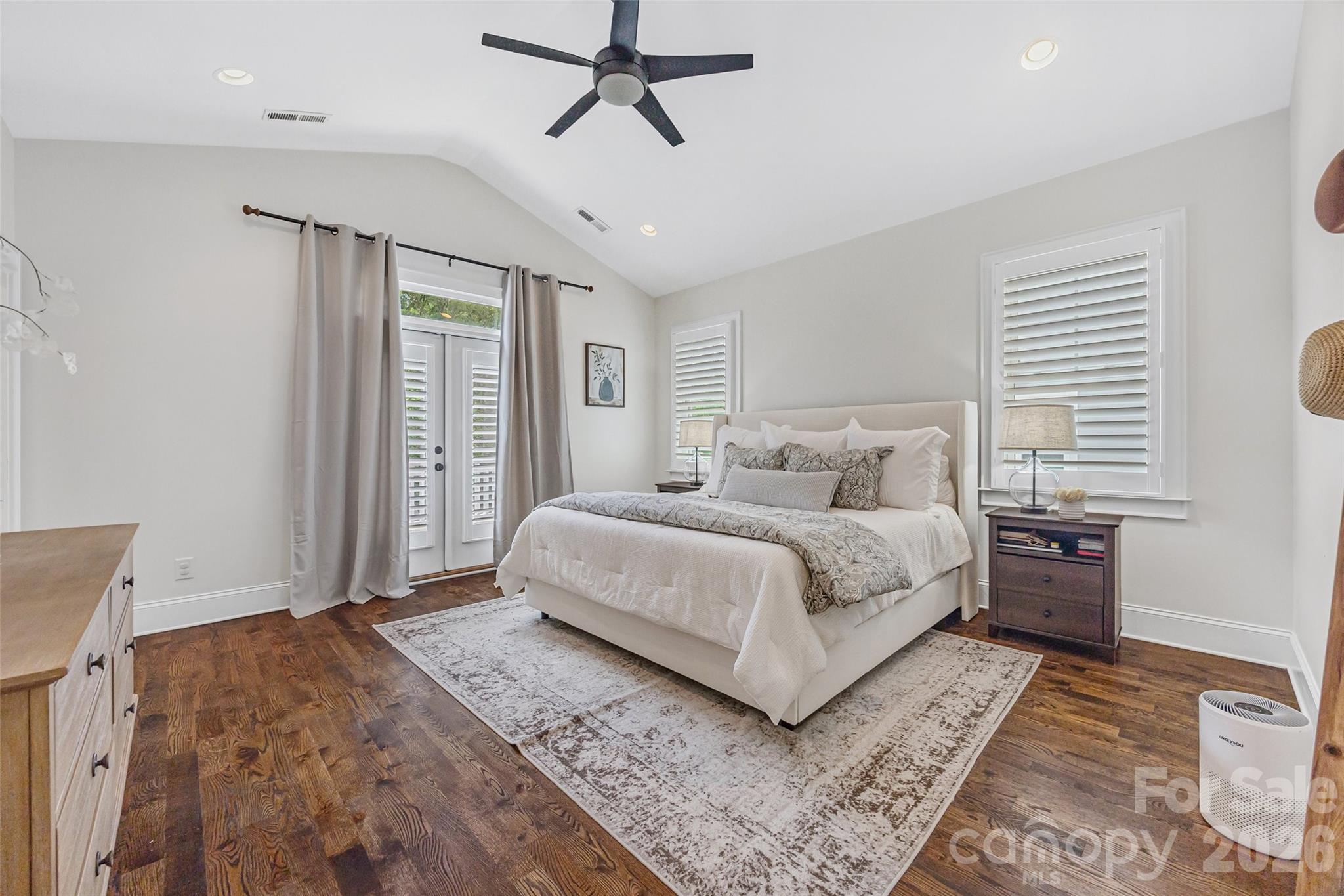 The Oaks at Midwood - Residential