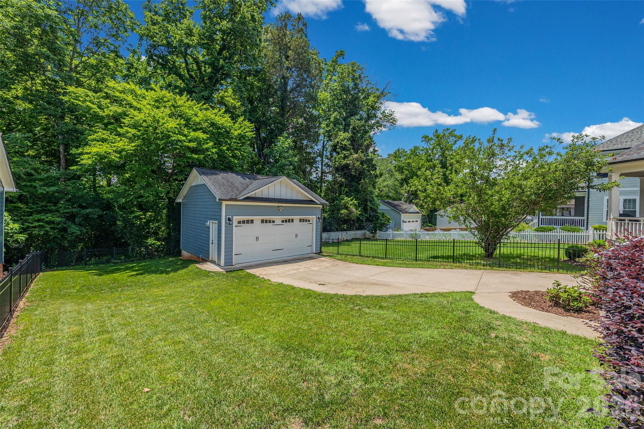 The Oaks at Midwood - Residential