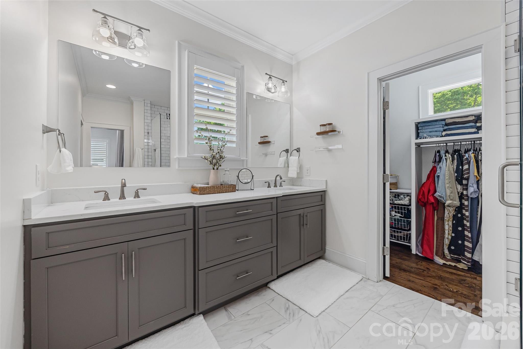 The Oaks at Midwood - Residential