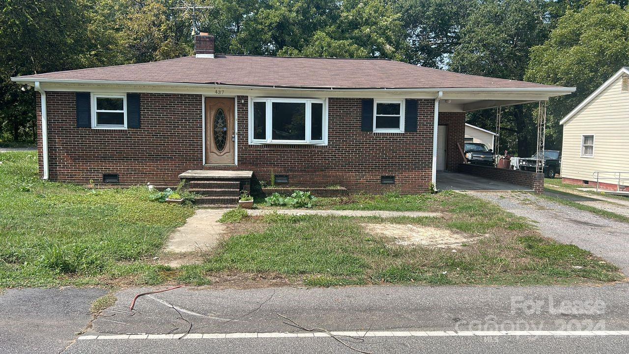 Conveniently located to all local amenities! This full brick home features hardwood floors and a formal dining room!