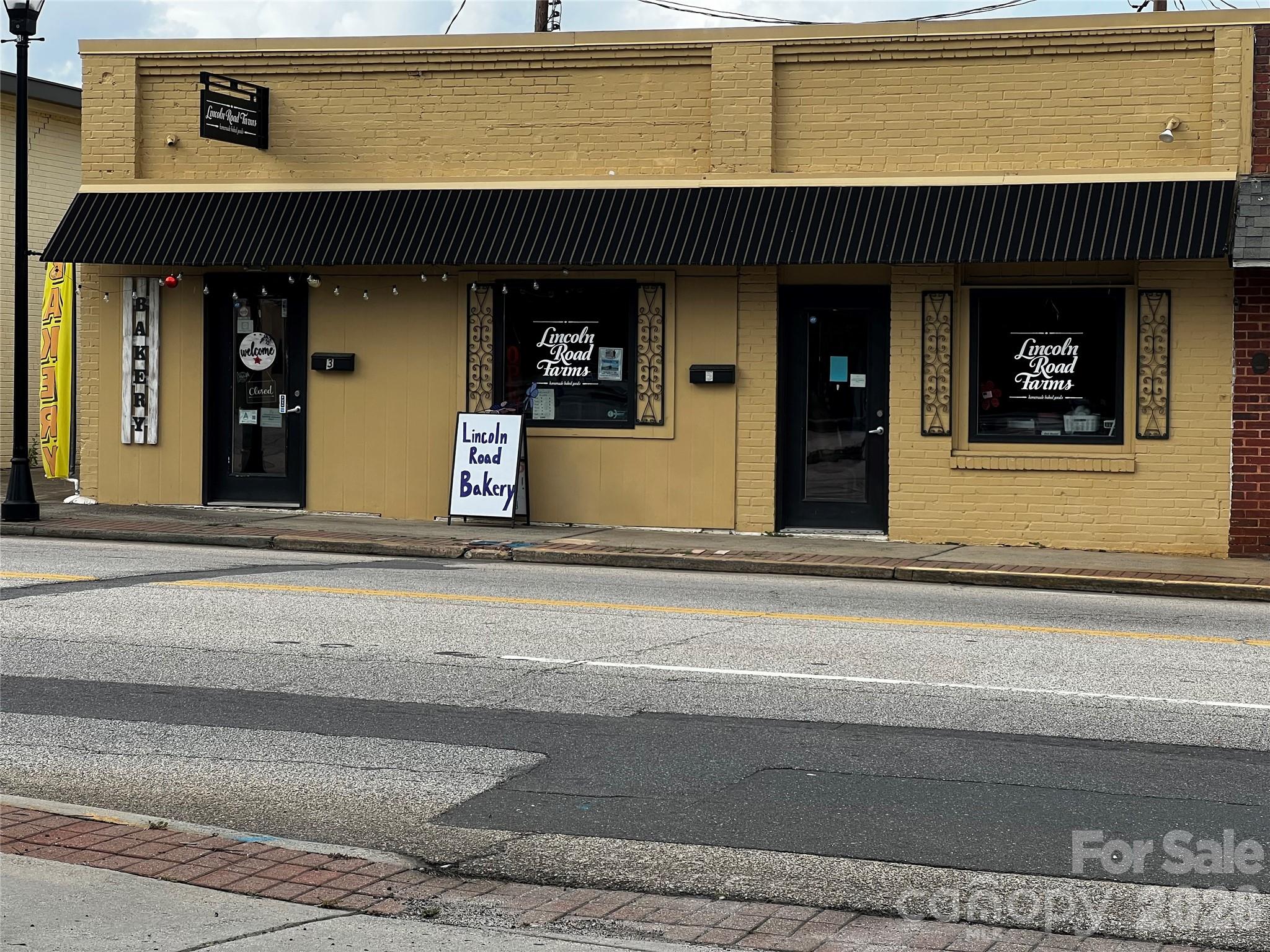 RARE HISTORIC DOWNTOWN YORK OPPORTUNITY
Beautifully renovated commercial space located in the heart of Historic Downtown York, SC.
Featuring exposed brick walls, incredible character, high visibility, and a fully equipped bakery/commercial kitchen setup, this property is ready for your next business venture.
Perfect for a bakery, café, coffee shop, dessert concept, catering business, or production kitchen for off-site sales, events, farmers markets, or multiple retail locations.
Downtown customers are drawn to charm, atmosphere, and authentic experiences — and this property delivers all three.
A unique opportunity to own a turnkey space in one of York’s most desirable downtown locations.
Call today for more details or a private showing.