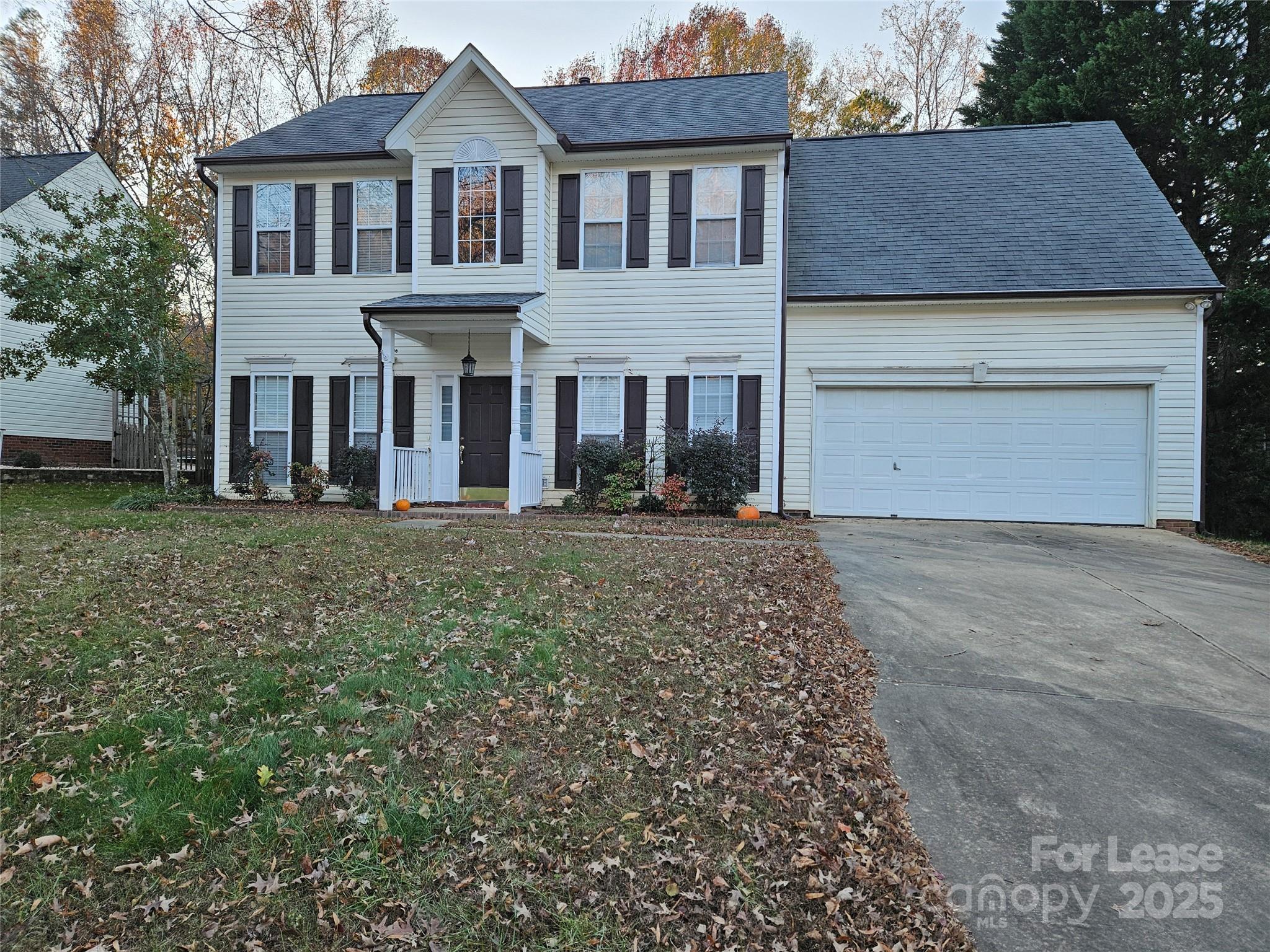 This beautifully maintained & appointed home located in Knightsbridge offers fully applicanced kitchen, large living room with fireplace, dining room & 3 spacious bedrooms. Washer/Dyer also included. Open level lot. Located close to local shops, restaurants with easy commute in & around Fort Mill & Charlotte Metro Areas.  Available for Immediate occupancy. Pets allowed w/ $200 pet screening fee-per pet, plus add'l $25/mo per pet.  Tenant responsible of all utilities, yard maintenance & basic tenants insurance policy. Income Verification, credit, background & past eviction screening required. Deposit determined upon application. All fees, deposit and 1st month’s rent due prior to move in.
