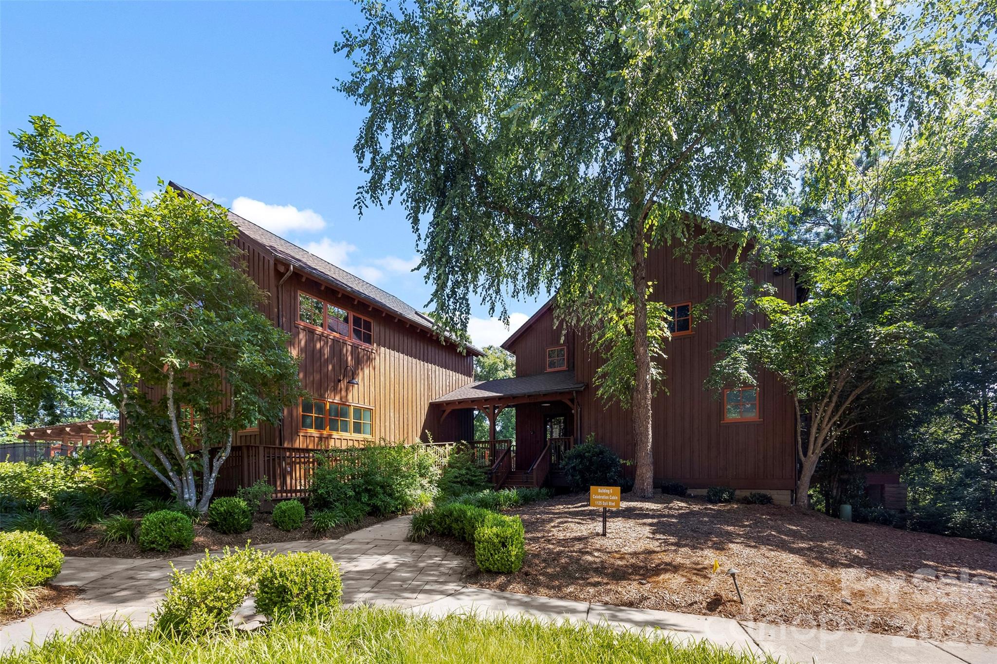 Imagery On Mtn Island - Residential