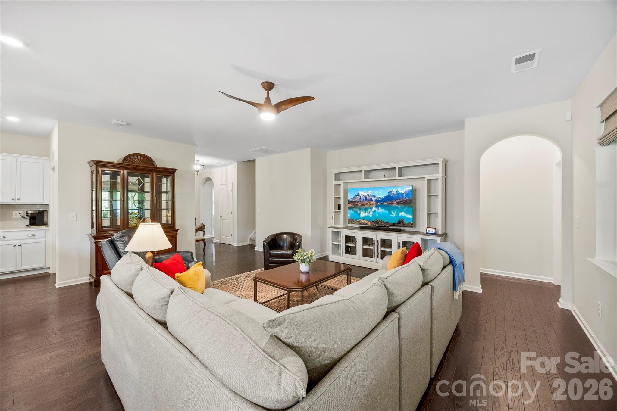 Imagery On Mtn Island - Residential