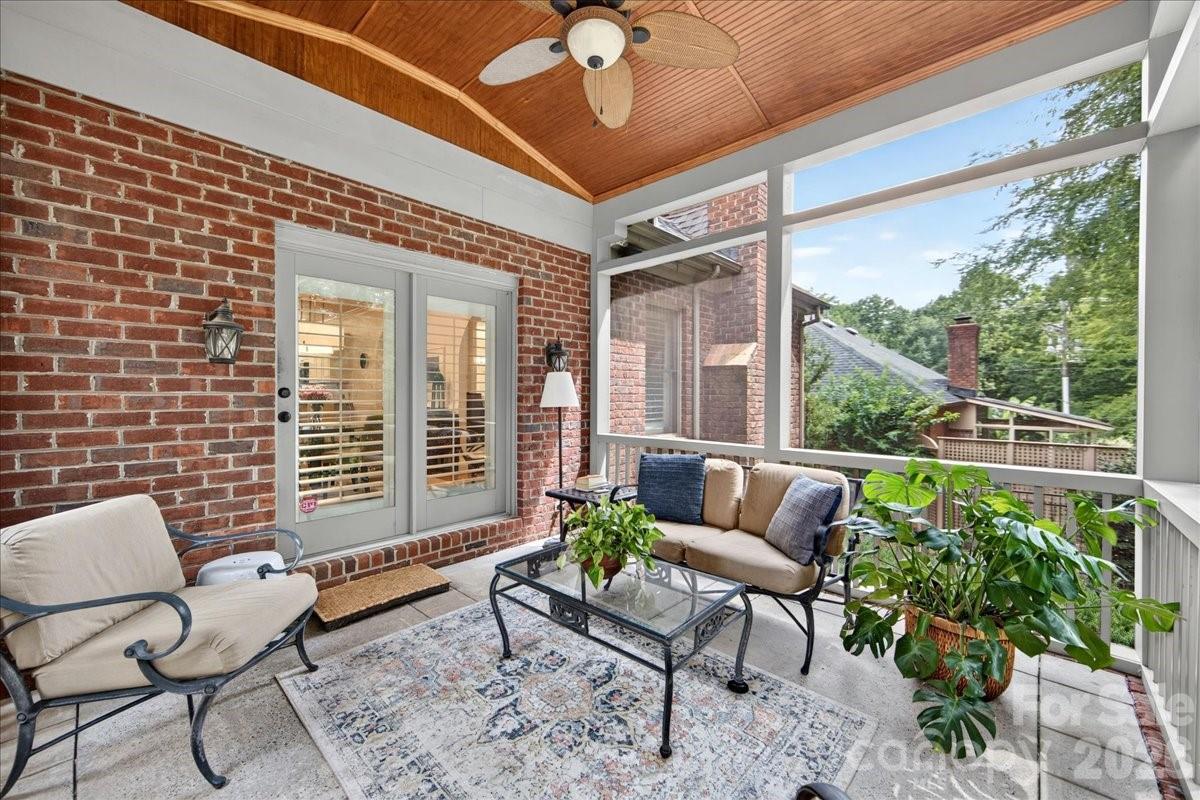 Lynrose Court - Residential