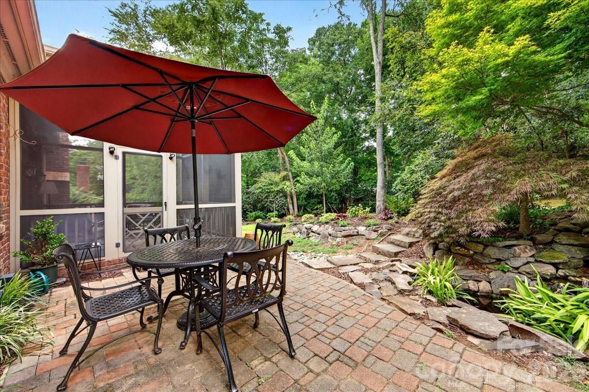 Lynrose Court - Residential