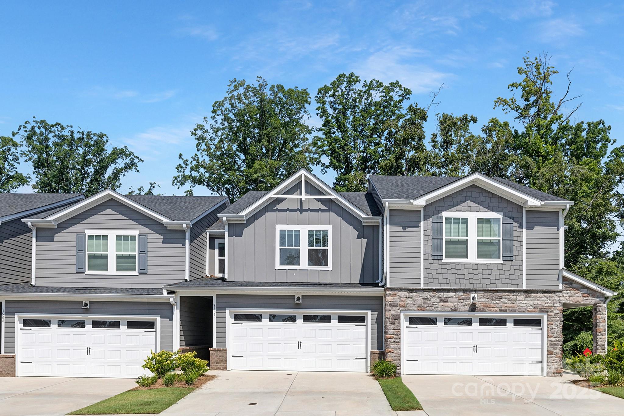 Emmaculate and energy-efficient townhome in Enclave at City Park! This 2-story 3 bed, 2.5 bath
home features an open layout with spacious kitchen island, walk-in pantry, and great room ideal for
entertaining. Upstairs you'll find a large primary suite with dual vanities and luxurious shower, plus
two additional bedrooms and laundry. Enjoy the low-maintenance lifestyle with lawn care included.
Convenient location near Renaissance Park, South End, and Charlotte Regional Farmers Market.
Minutes to CLT airport with easy access to I-77 and I-485.