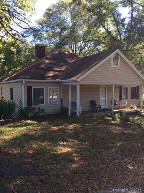Great Starter home on the West side of Spartanburg with large lot. Convenient access to main roads and Highways.