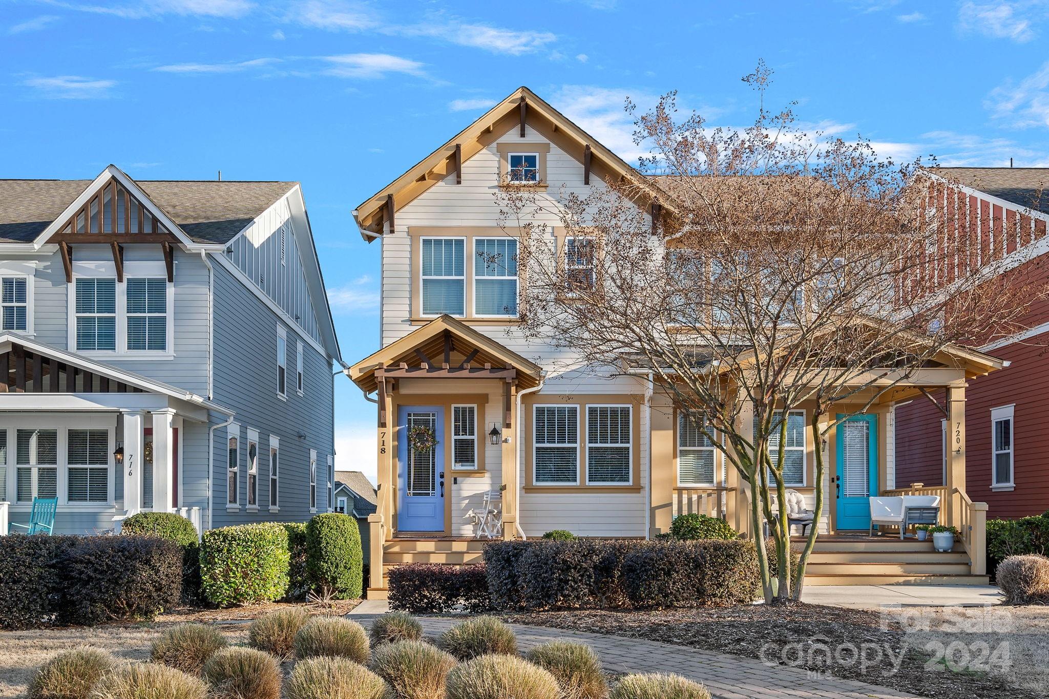 ****Seller willing to pay the remainder of 2024 HOA dues at closing with reasonable offer!****
MOTIVATED SELLER! Welcome to your dream two-story townhome nestled in the picturesque Riverwalk community! Inside you will fall in love with this open floor plan perfect for entertaining inside and on your large rear deck! The main level features site-finished hardwood flooring, half bath, beautiful kitchen with large island, granite countertops, tile backsplash, and ss appliances. Cozy up to your fireplace with built in bookshelves in the living room just off the kitchen. Upstairs you will find 3 beds and 2 baths including spacious primary bedroom w/ double closets and bathroom with dual sinks. This townhome's charm extends beyond its interior! With community amenities such as walking trails, outdoor pool, and a recreation area, Riverwalk offers a lifestyle that combines tranquility with convenience. Convenient to shopping, dining, the Catawba River, and I77.
