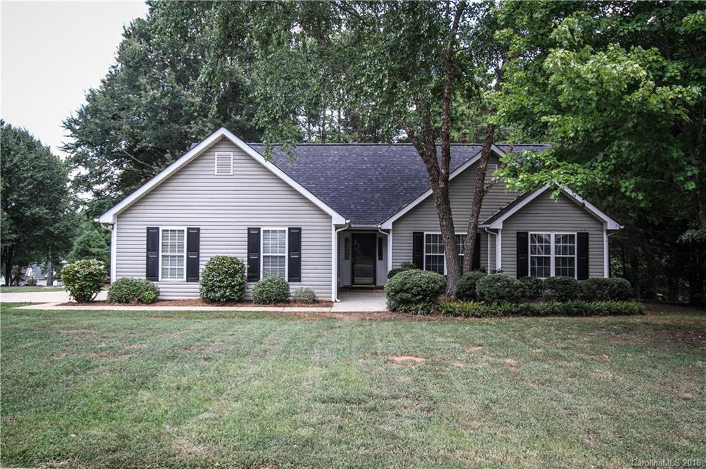 Just minutes from 485 and all your daily conveniences, this is one of the best values in Matthews.  Large corner lot with mature landscaping and backyard privacy.  Great room with vaulted ceiling and gas fireplace.  Screened in porch and side load garage.  Large master bedroom includes master bath with garden tub and separate shower, walk-in closet and tray ceiling.  There is both formal and informal dining for you to enjoy, and nice sized secondary bedrooms as well.
