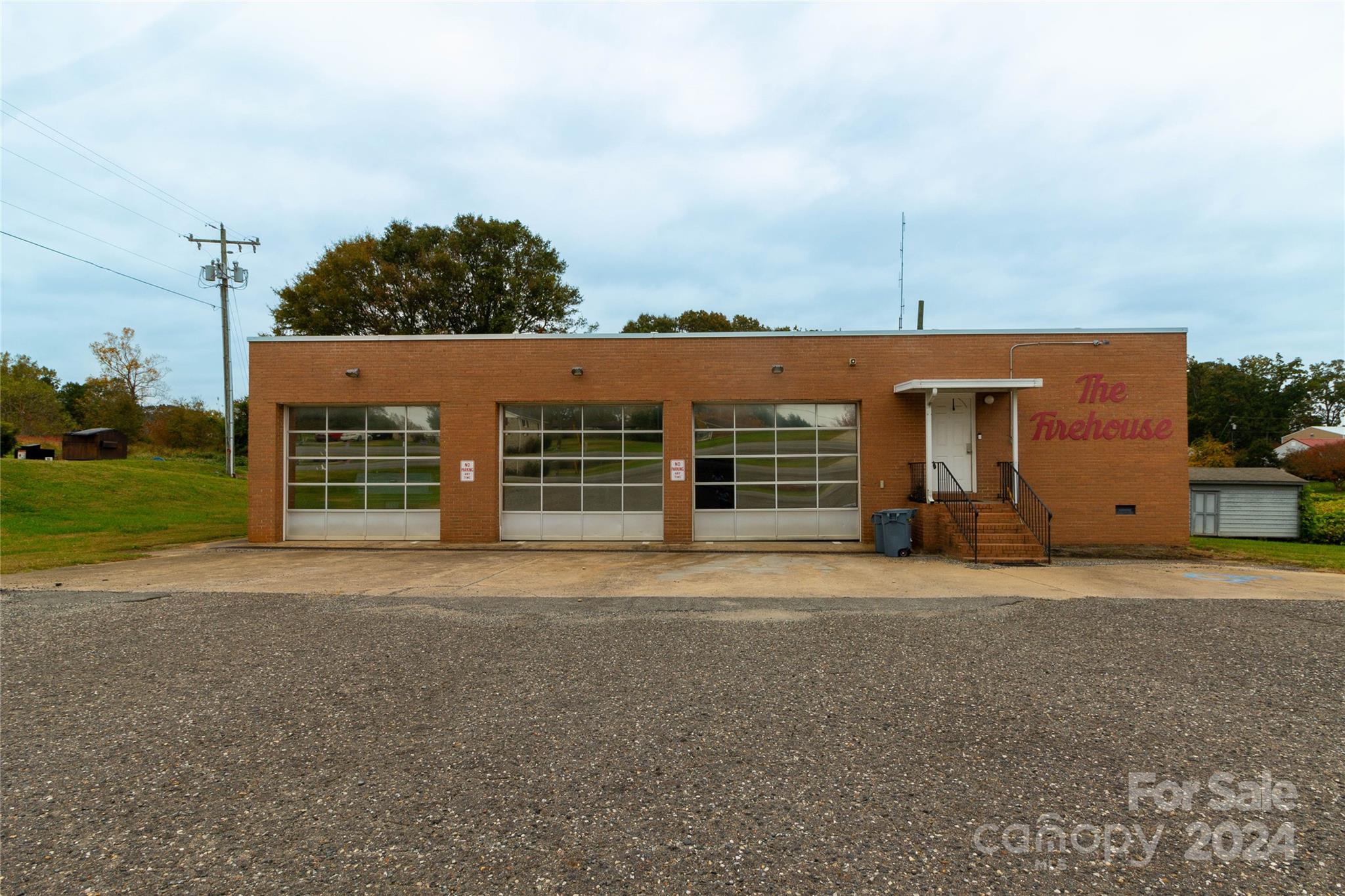Unique buying opportunity for centrally located 5,358 sq ft flex building (1,668 sq ft of living/office space, 3,690 sq ft of shop/storage space).  The shop features 3 roll up doors that are 12' wide by 10' high.  There is a +/-950 sq ft partial basement with a 9'x7' door. 

The finished living space was recently renovated and offers a large living area, full kitchen, two bedrooms, with two full bathrooms.

This property is the former Bethlehem Volunteer Fire Department.

+/- 3 miles to access to NC Hwy 74, i85, and Two Kings Casino.

This parcel is located in the Kings Mountain ETJ and offers 0.8 deeded acres of land.  The structure is currently on a well, however county water is available at the road (Bethlehem Rd) and utilizes a septic system for sewer.

Current zoning is SR (Suburban Residential).