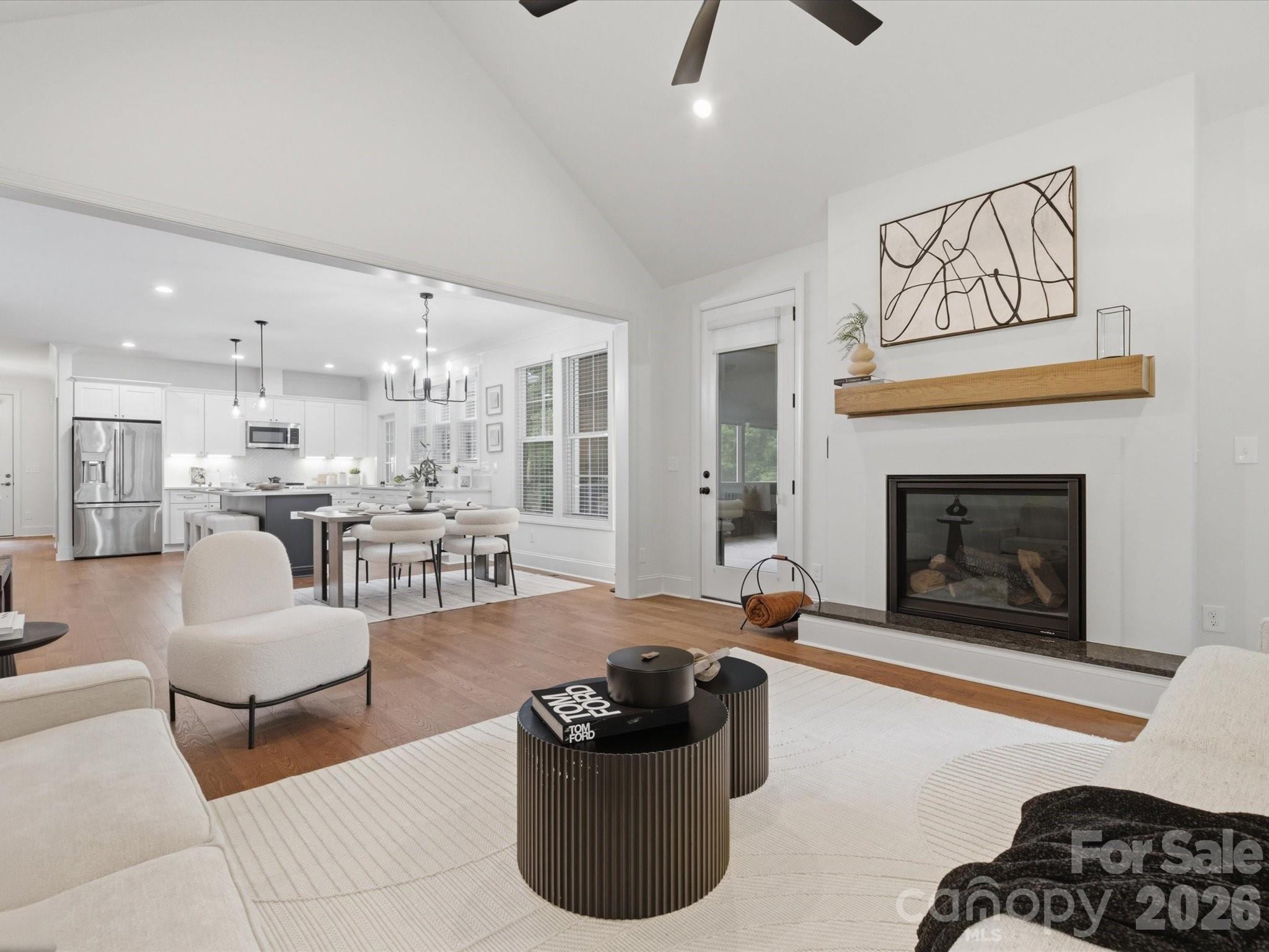 The Oaks On Providence - Residential