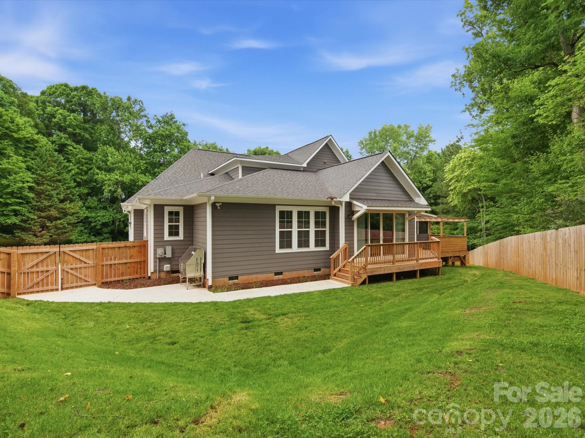 The Oaks On Providence - Residential