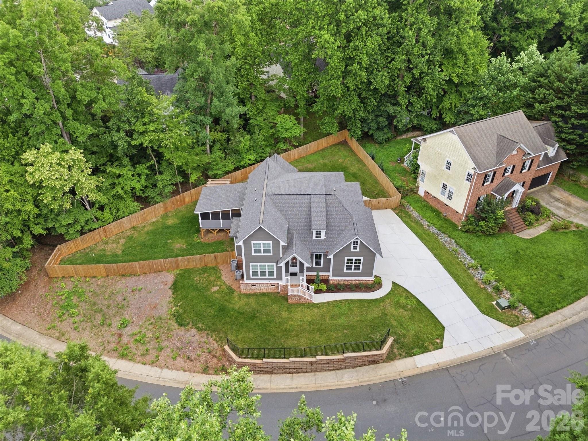 The Oaks On Providence - Residential