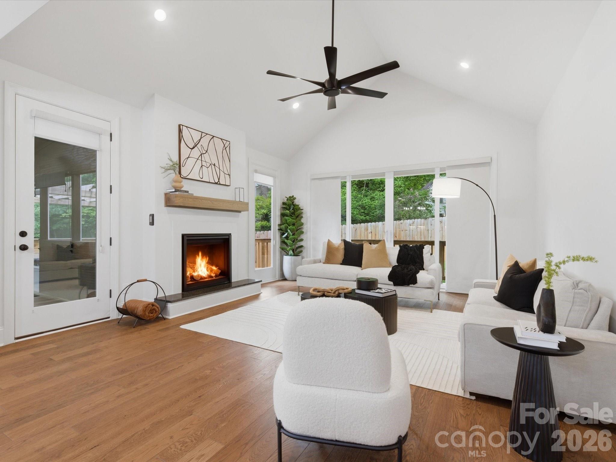 The Oaks On Providence - Residential