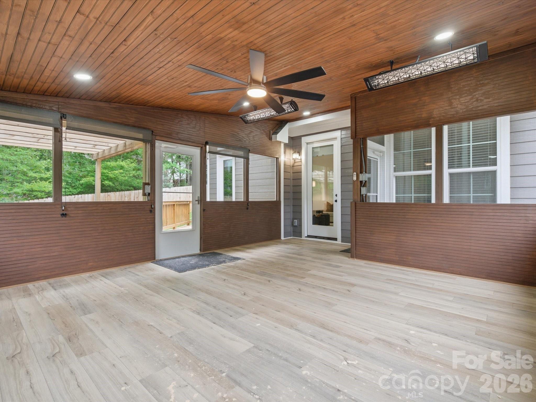 The Oaks On Providence - Residential