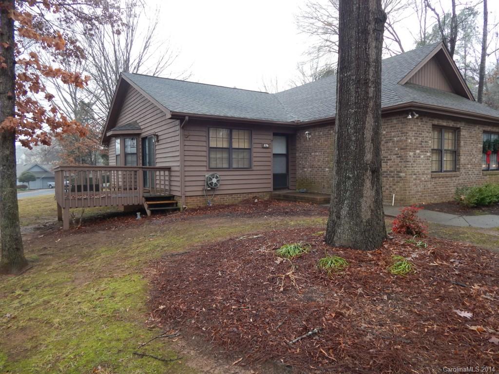 Great little community in a key location to shopping, resturants and interstate. Beautiful wood floors. A must see!