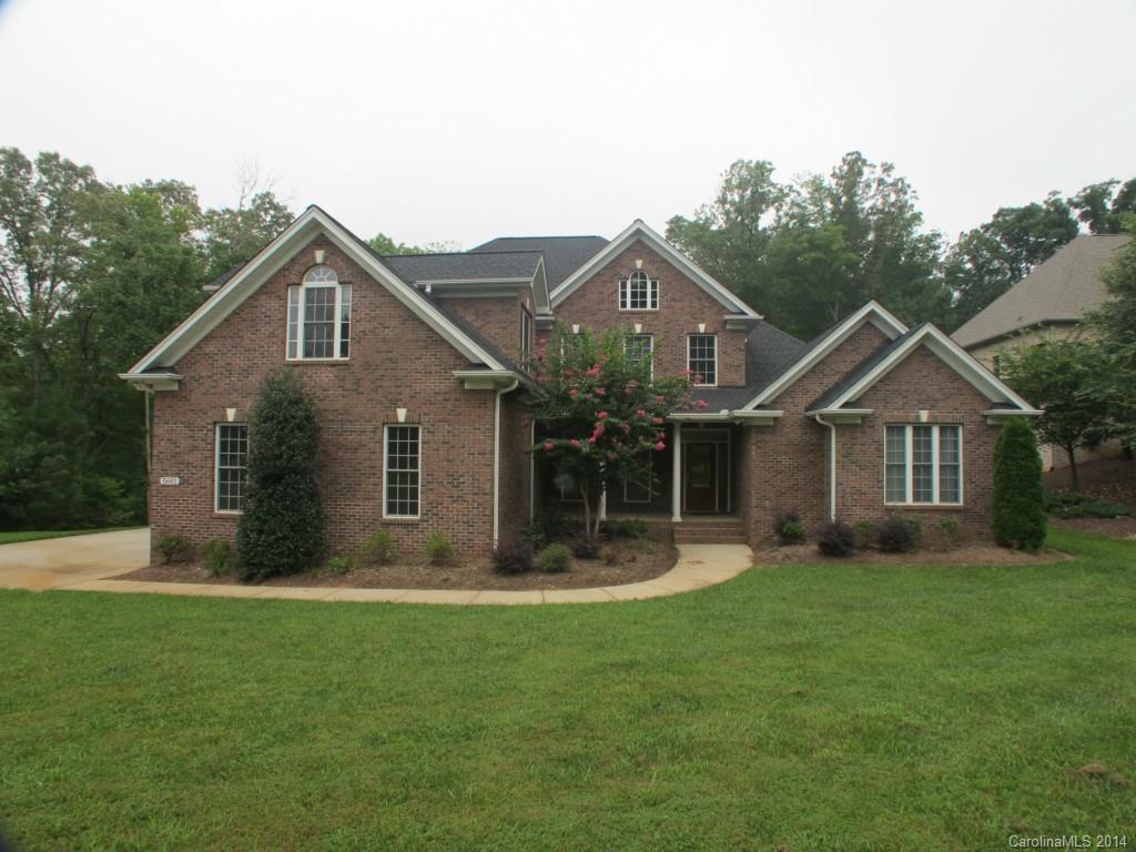 Fabulous all brick home on a 1 acre lot w/no HOA fees.Home features gleaming wood floors, lots of natural light, formal dining room,master suite with trey ceilings,master bath w/separate tub and shower on main floor, upgraded kitchen w/granite counter tops, SS appliances,breakfast area open to great room w/built-ins & fireplace,laundry room w/utility sink additional bedroom & bath on main,huge bonus room w/tons of storage.Screened porch and patio and private wooded yard.This home is a must see.