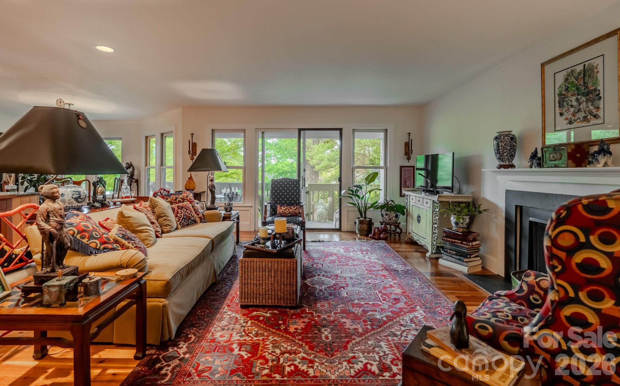 OAK HALL - Residential