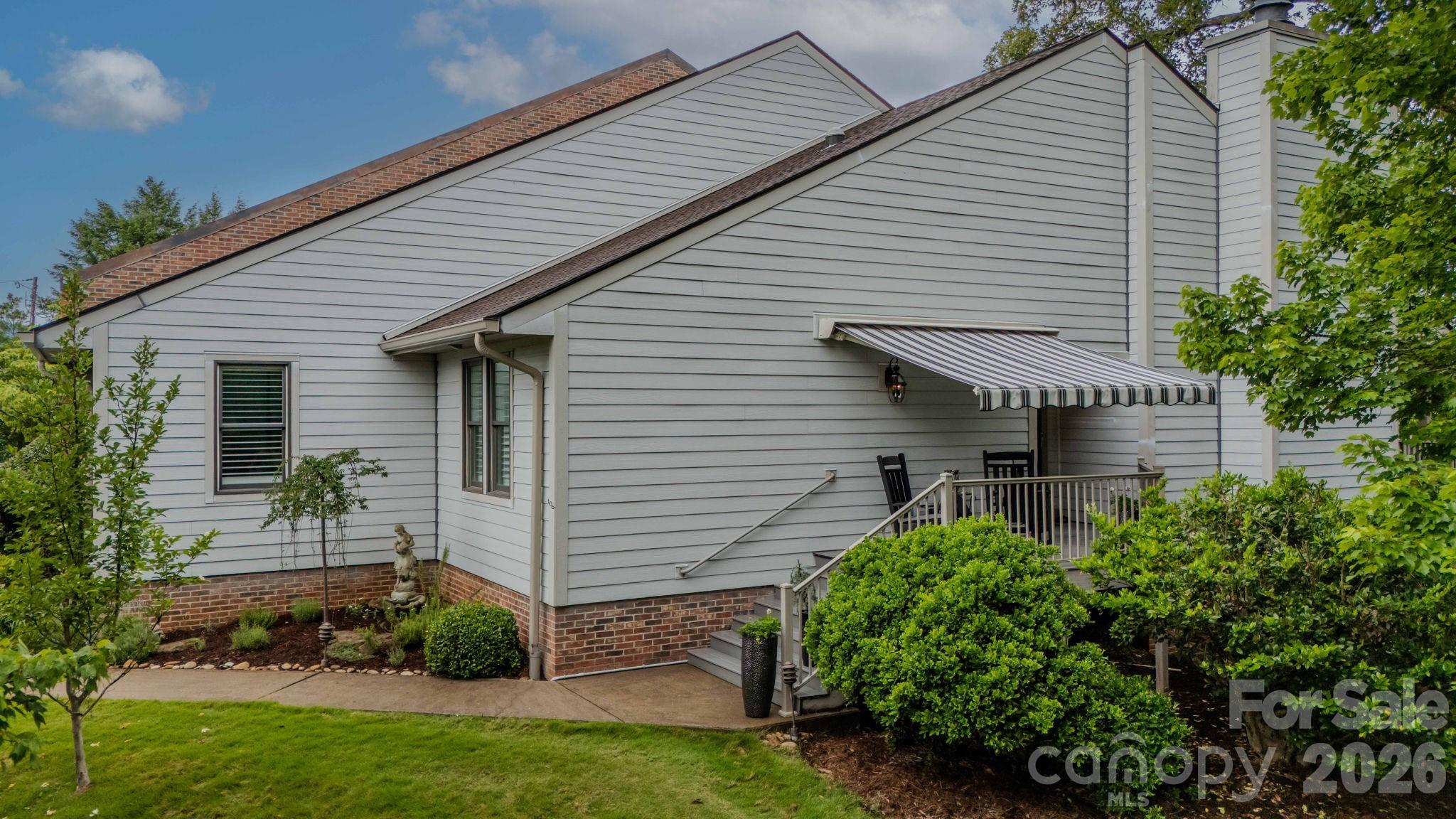 OAK HALL - Residential