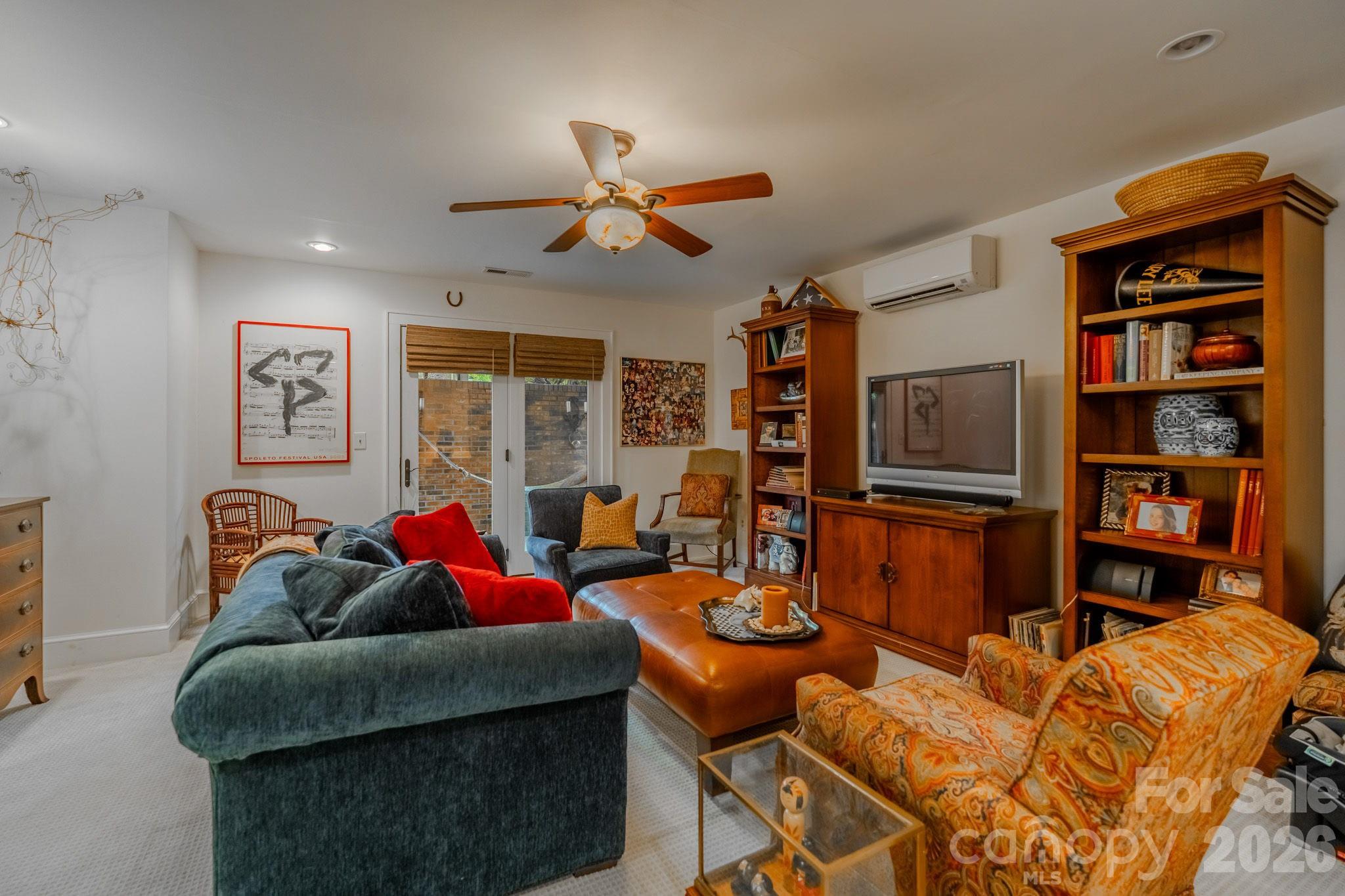 OAK HALL - Residential