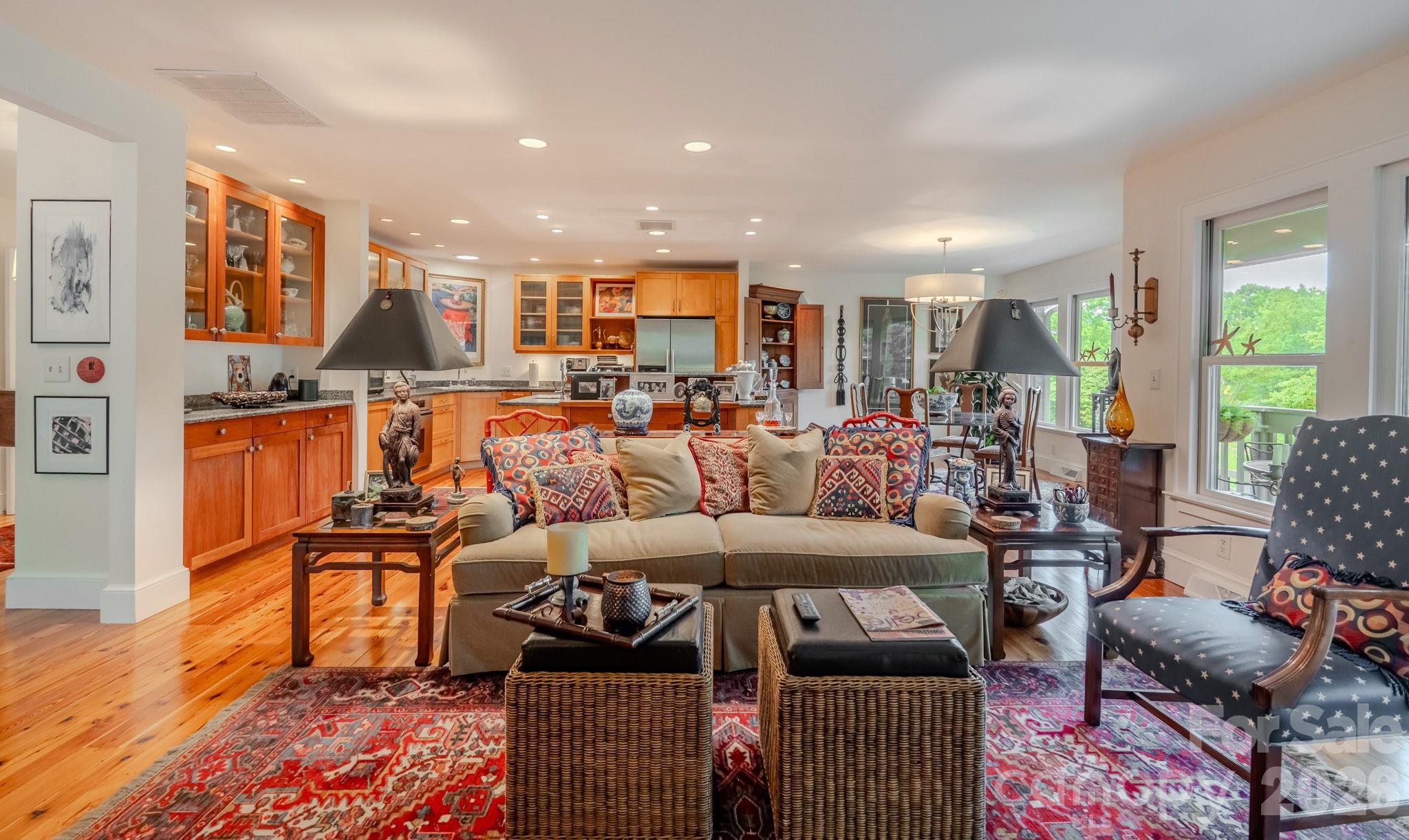OAK HALL - Residential