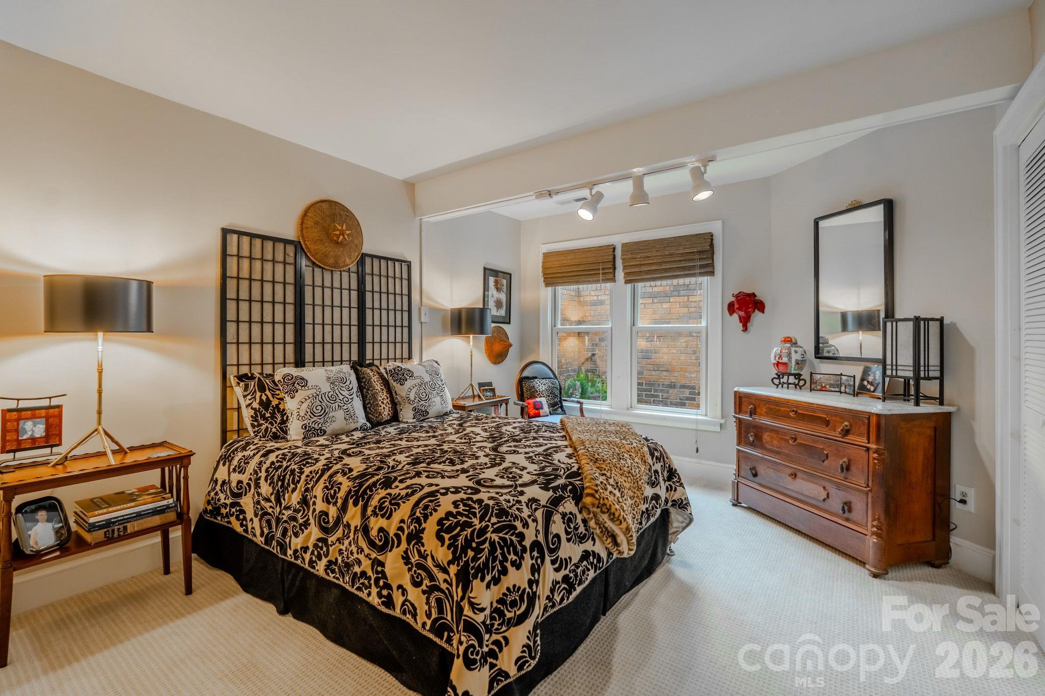 OAK HALL - Residential
