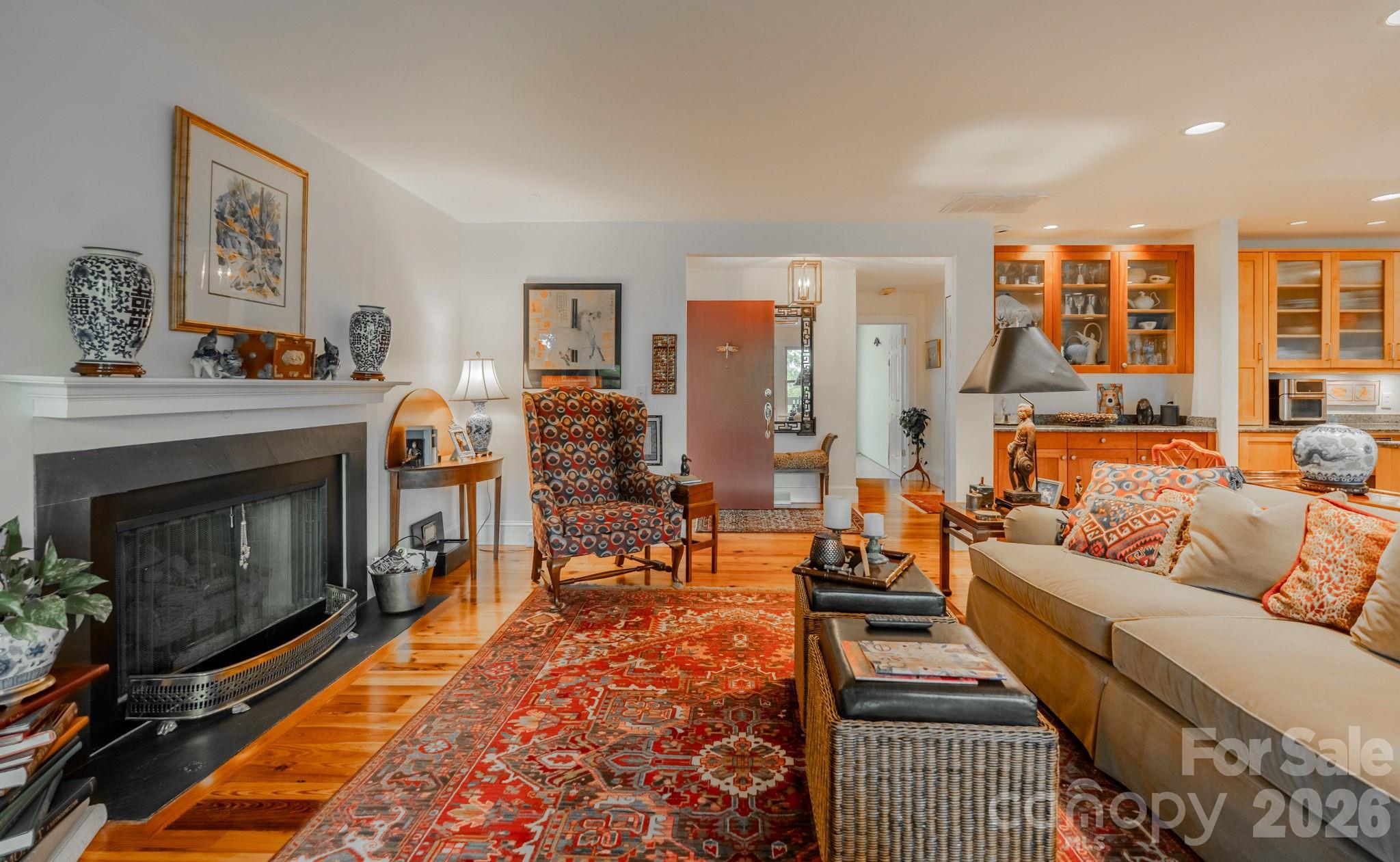 OAK HALL - Residential
