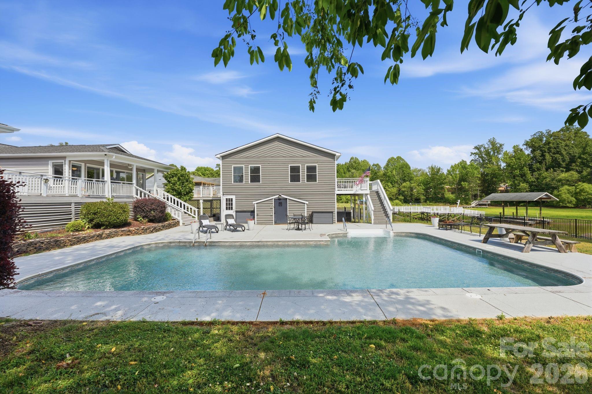 Waters Edge - Residential