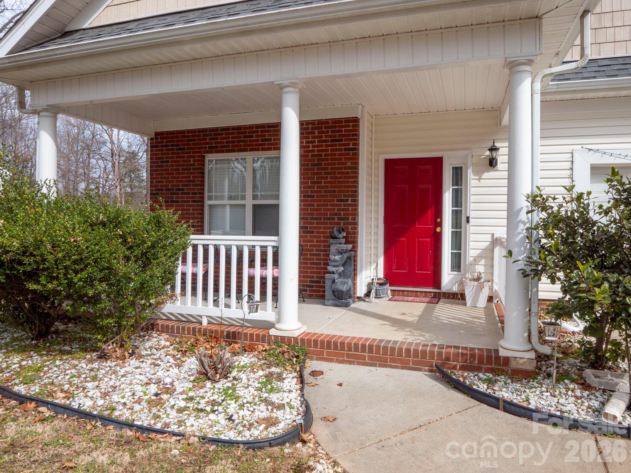 Enjoy turn-key living with Lake Waverly right in your backyard. This beautifully updated home features a brand-new HVAC system and furnace, all new appliances, a renovated kitchen with modern finishes, fresh paint, updated flooring, and a spacious two-car garage. Seller will pay for the buyer’s home inspection and provide an Ultimate Home Warranty with an acceptable offer, adding even more peace of mind.