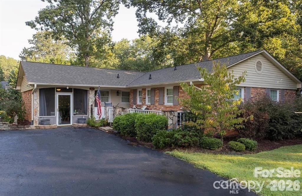 Come and take a look at this beautiful brick ranch nestled in a peaceful and mature neighborhood.  This home offers timeless curb appeal and is perfect for anyone looking to enjoy the ease of single- level living. Step inside to find a warm and inviting layout featuring a spacious living area and functional kitchen.  

Enjoy the best of small town charm while being just a short distance from local shops, school and amenities.  You'll find the perfect blend of tranquility and convenience here at 211 General Stonewall Jackson Drive!