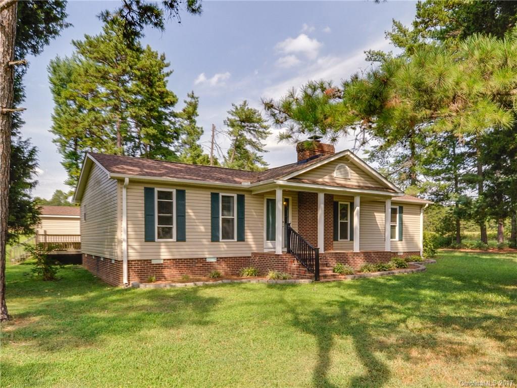 Amazing ranch on desirable corner lot.  Updated kitchen features granite, new cabinets, and stainless appliances.  Open floor plan with washer and dryer.  Large screened in porch and patio for entertaining.  Don't miss out!