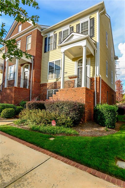 Baxter Living at under $230,000?!! 4 bedroom end unit located by a large common area in the front This one will be gone quick! Fantastic condition! This traditional style home has Granite counter tops with work island, Stainless Steel Appliances, gas log fireplace, spectacular hardwood floors, wall to wall carpet in bedrooms. It also features a deck on the main floor. Two car garage.