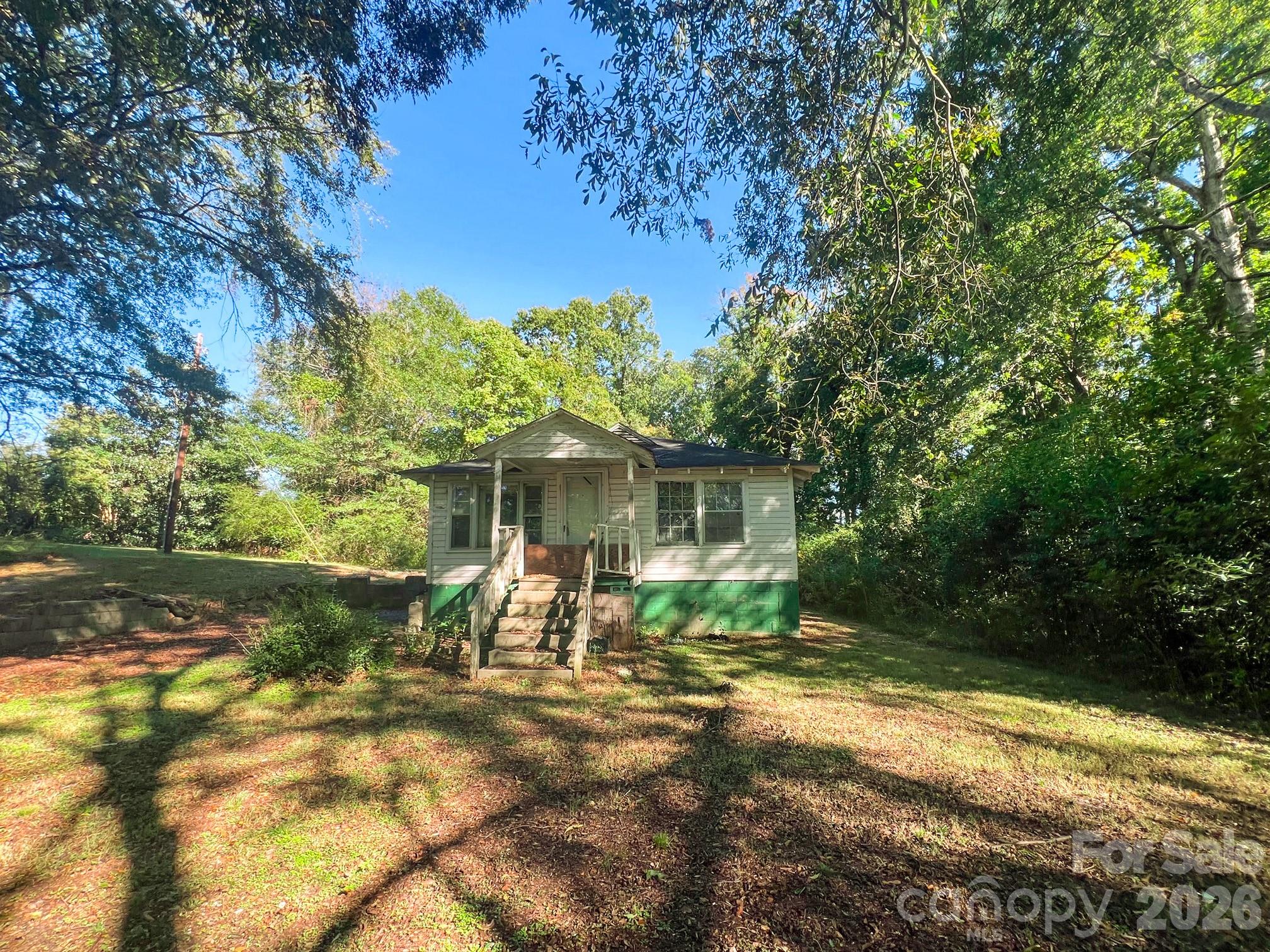 2 bedroom, 1 bath, investment property.  Great location off of 521 in Lancaster! There is a 12 Foot easement for egress, ingress and regress.  There are currently no utilities in the home.