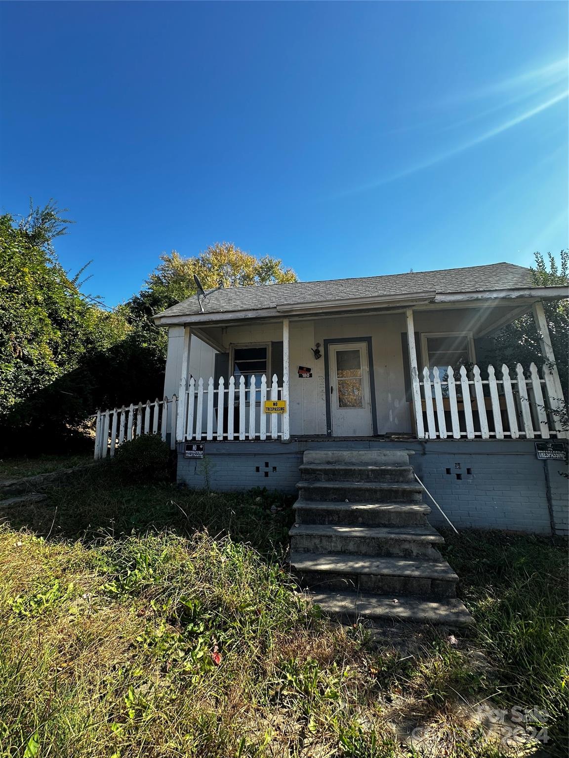 This charming handyman special in Marion offers a perfect opportunity for those looking to put their personal touch on a property. Featuring two spacious bedrooms and a full bath, the old charm is still embraced by the impressive high ceilings. The inviting backyard provides a fantastic area for outdoor activities or gardening. According to the seller, the roof, HVAC system, and water heater are all relatively new, having been installed just a couple of years ago.