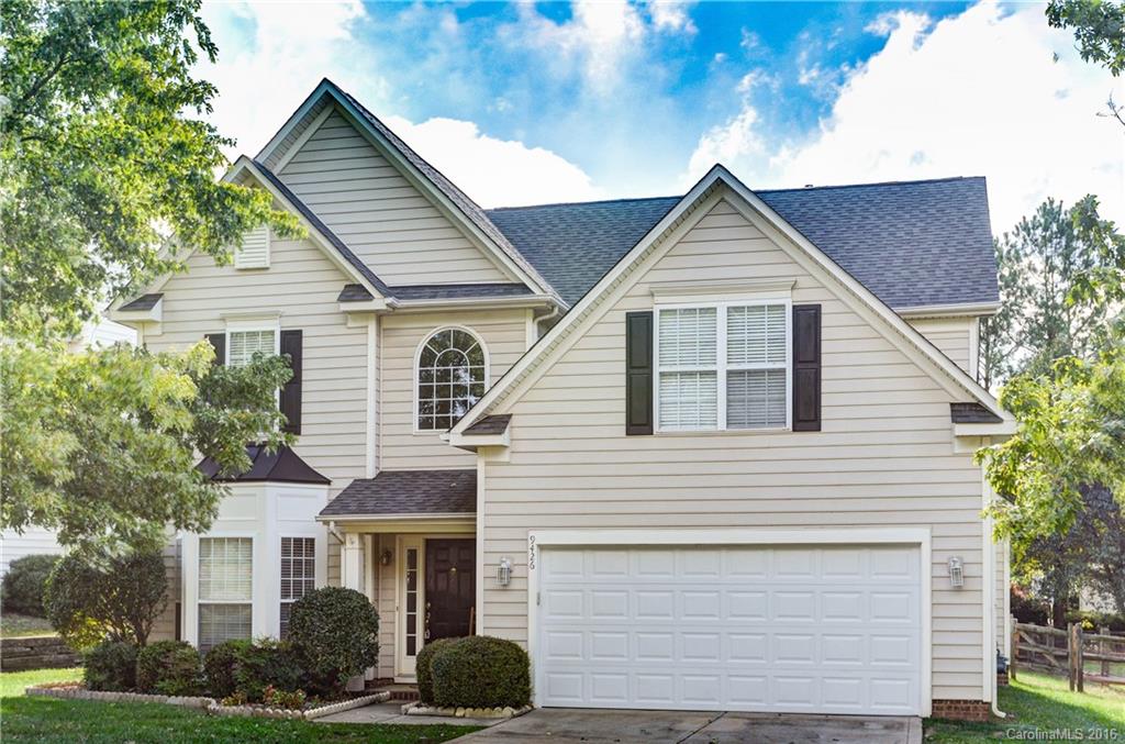 Exceptional home available in highly desired Blakeney Heath! Hardwood floors accent main living space, formal living & dining rm. Family rm hosts gas log fireplace & opens seamlessly to breakfast & kitchen for ideal entertaining space. Ktchn features light wood cabinets & white appliances. Master bath complete with dual sink vanity, garden tub & huge walk-in closet. Outdoor space just as great as inside with large, flat, & fenced in backyard! Very close to both Blakeney and Ballantyne shopping!