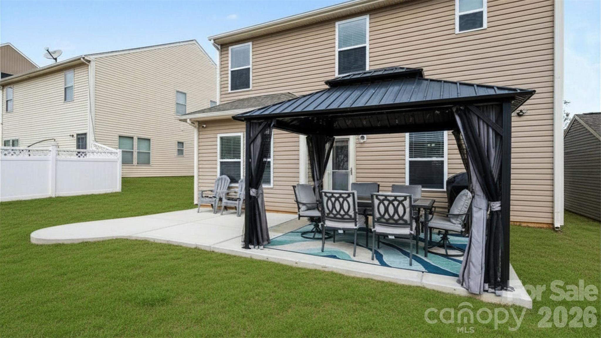 Newport Lakes - Residential