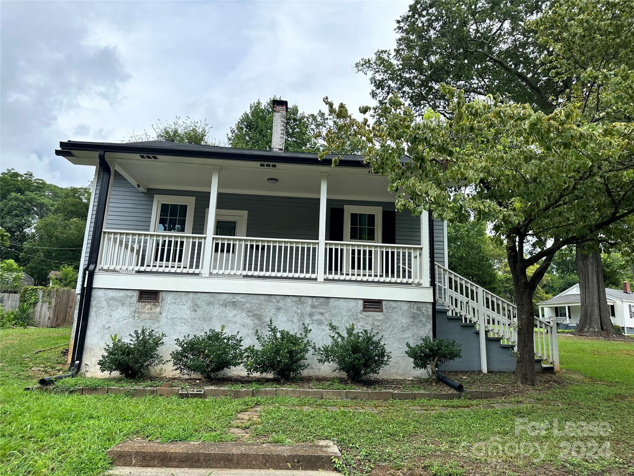 Nice Wood Sided House Located About 1 Mile from Beautiful Downtown of Rock Hill, SC. It is Just a Few Steps Away from Tech Park Natural Trail, and from Northside Recreation Center. The House is almost on Dave Lyle Blvd and Very Close to Shopping, Café's & Restaurants, and the Movie Theater. It is Also About 10 Minutes from Winthrop University Campus and Few Minutes from York Tech. It has 3 spacious Bedrooms, and 2 full Bathrooms. Nicely Lit House with Natural Light in An Open Floor Plan and 12 Foot Ceilings Throughout. Eat-in Kitchen with Range, Refrigerator, Dishwasher & Microwave. Laundry Room with Washer & Dryer. All Appliances Are Like New. About 0.25 Acre Yard for Entertaining and Playing.
No Smoking/No Vaping. Call Owner for All Pet Permission. Maximum Occupants 4.
Home is currently occupied. Viewing appointments will only be scheduled with approved applicants. Approximate availability date is 11/15/2024. (This date is not guaranteed and subject to change.)