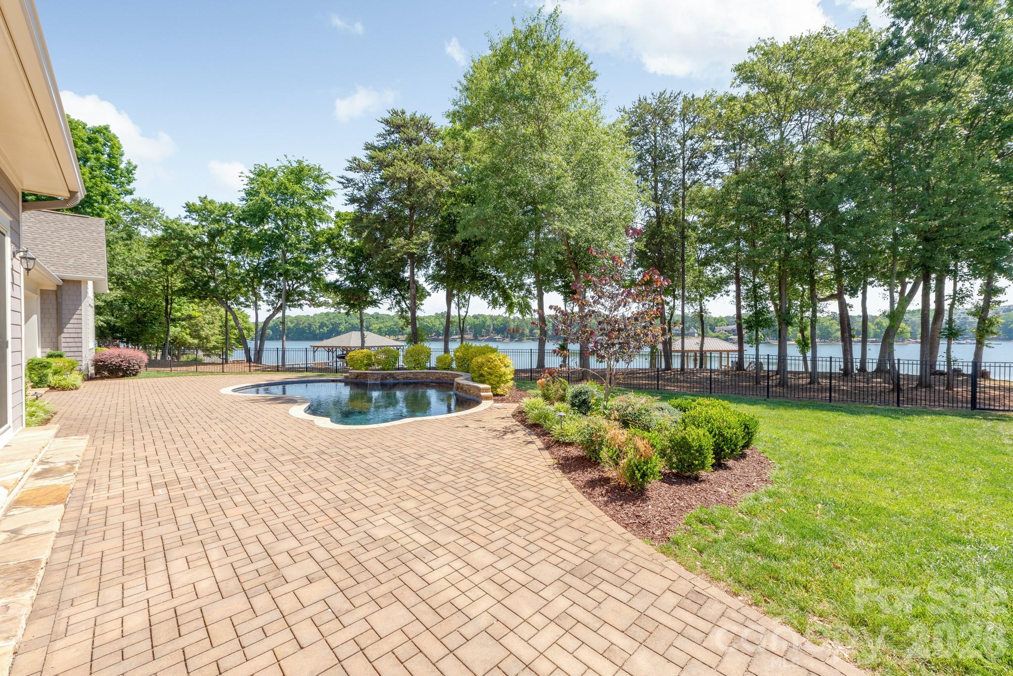 McLean - South Shore - Residential
