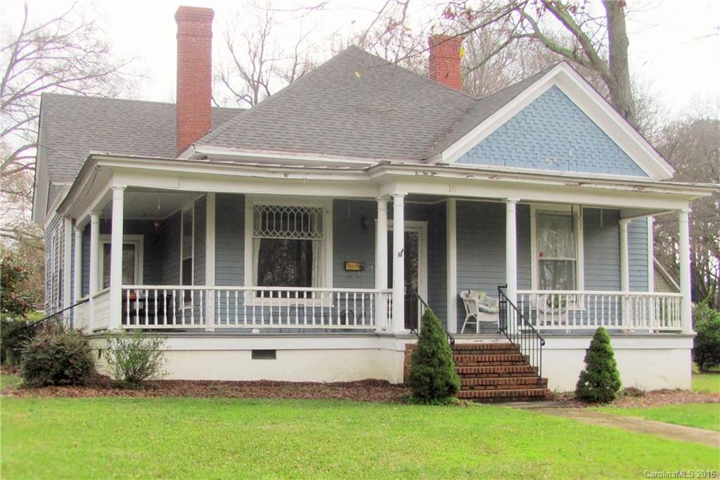 Absolute Charm in the Heart of York's Historic District.  3bdr, 2ba, large level fenced lot.  Great house, great area.