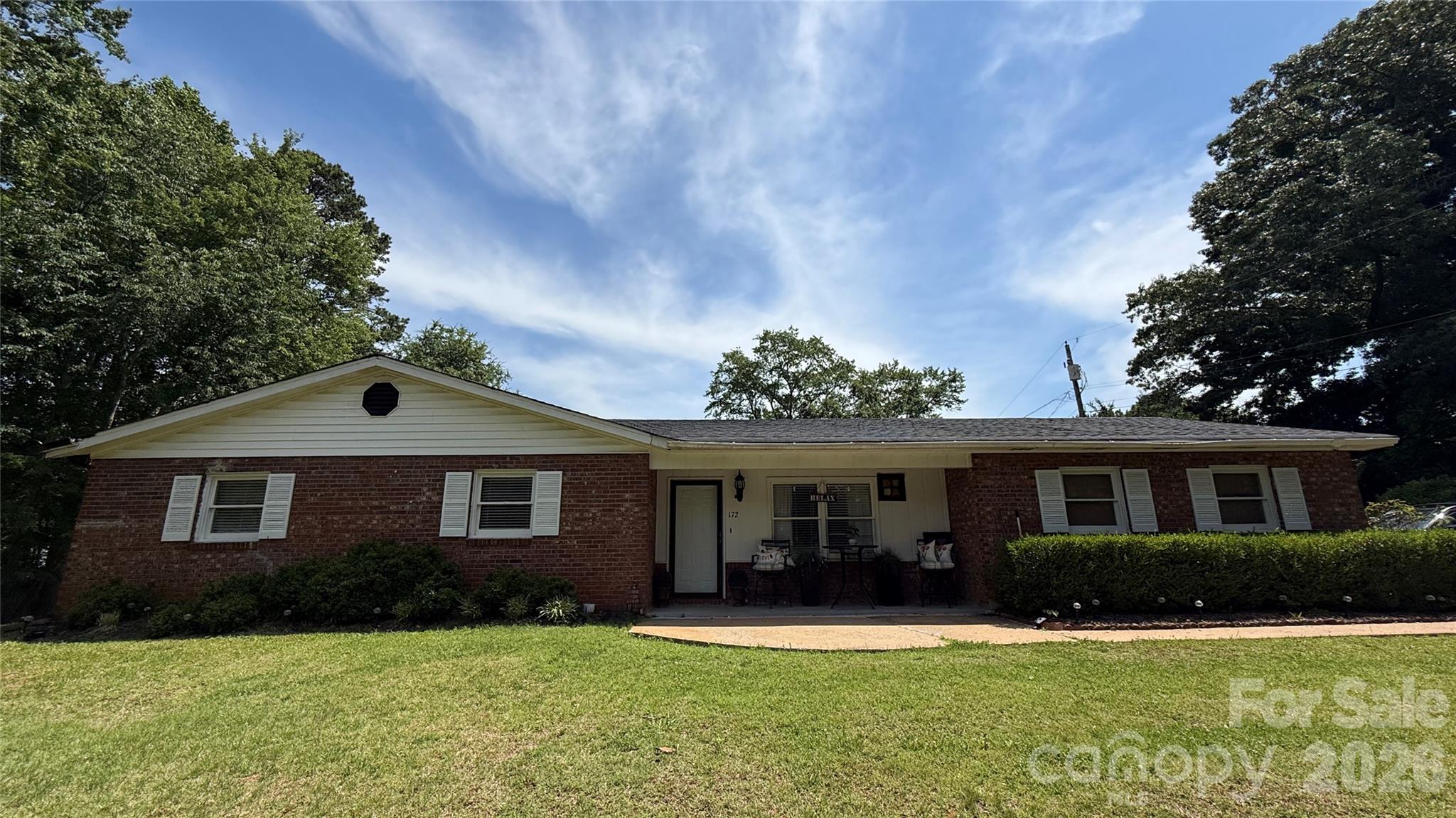 Fantastic move in ready home with updated kitchen. Home features a formal living room upon entry and second smaller L/R setup. Primary bedroom has its own bathroom as well. HVAC unit is just a few years old and the roof is less than 6 years old. Gorgeous front yard AND rear patio area. 

This is a must see! There's no telling how long this one will last. Call and schedule your tour today.
